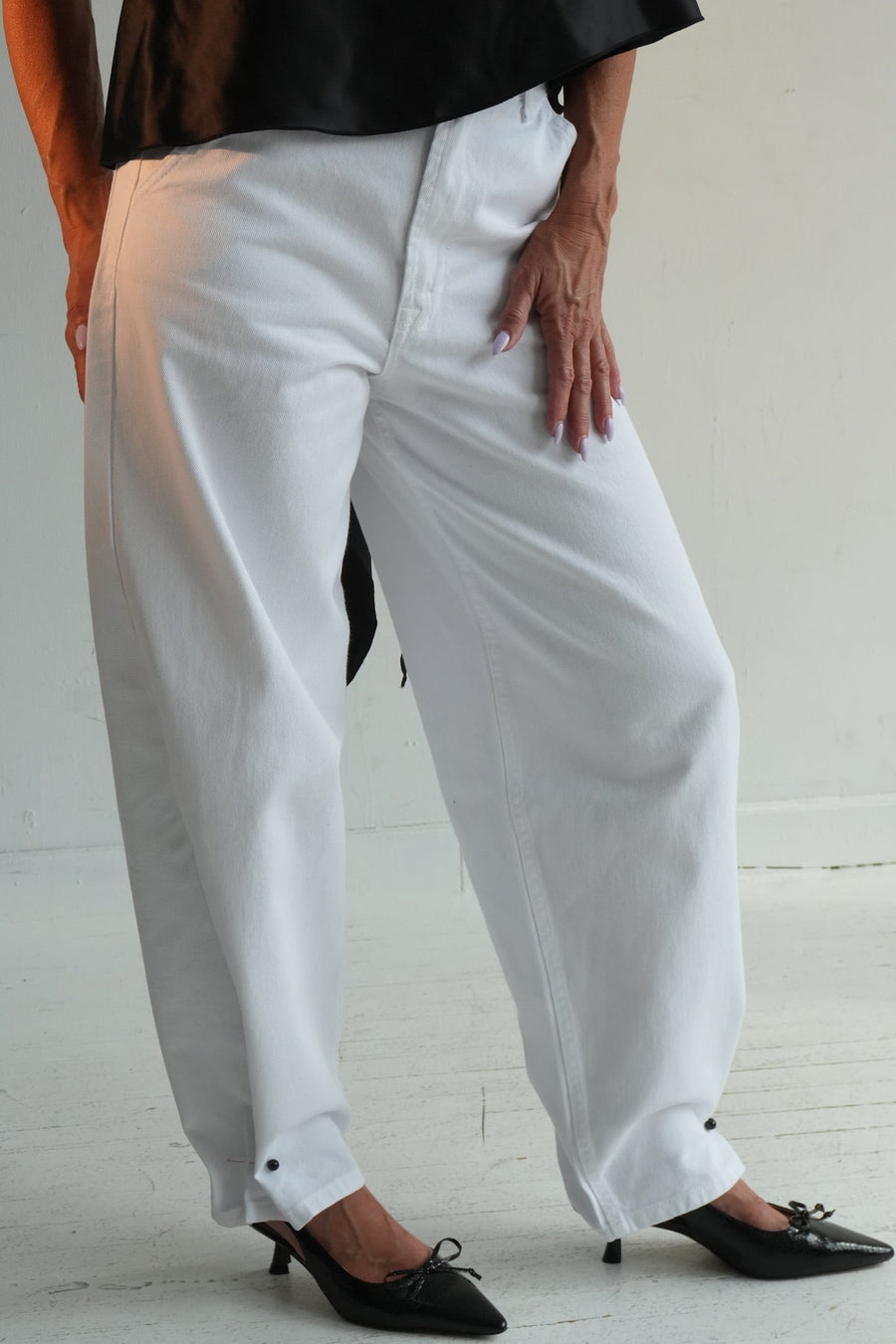 The Lizzy Semi-Barrel Denim in White