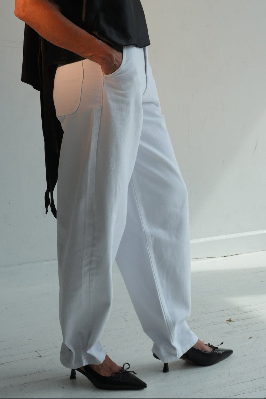 The Lizzy Semi-Barrel Denim in White